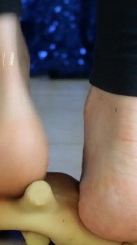 Asmr Crush Bareheel: Piglet