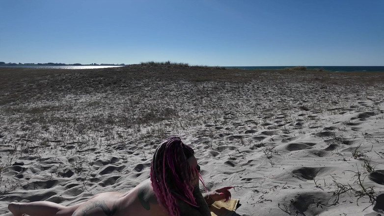 Domina Dark: Cachorro se la follan en la playa