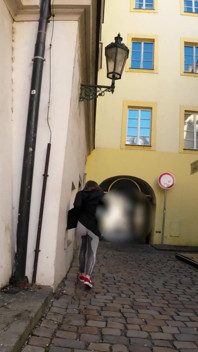 Sperma gehen und benetzen auf den straßen von Prag