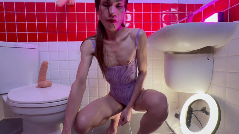 LadyboyLadyboy: Ladyboy Som estica sua abertura com grande consolo.