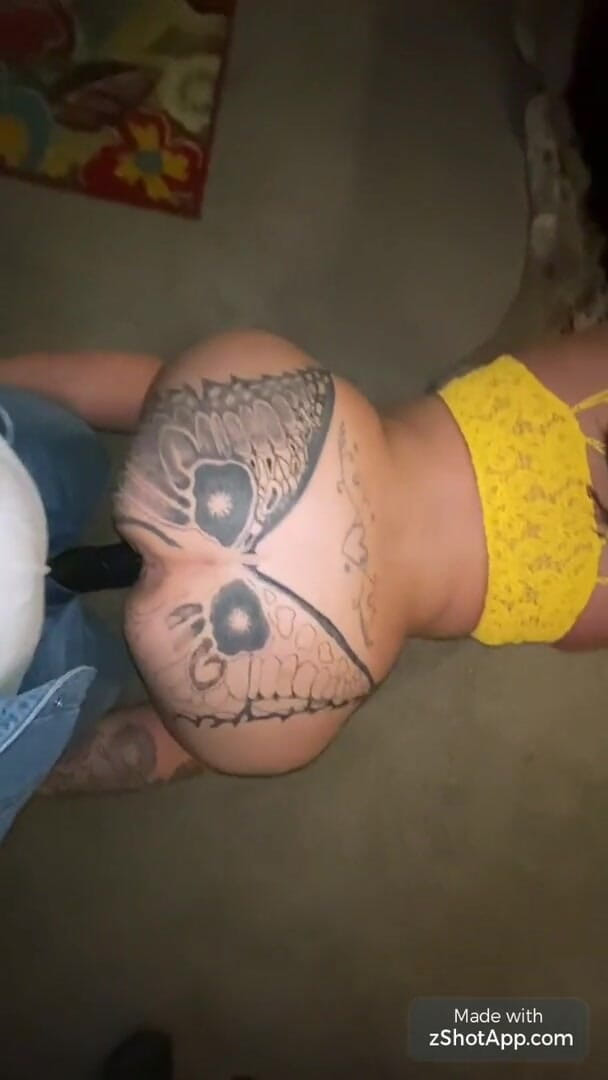 MzKiTTy91: Istri super semok ini lagi asik goyangin kontol besar pria...