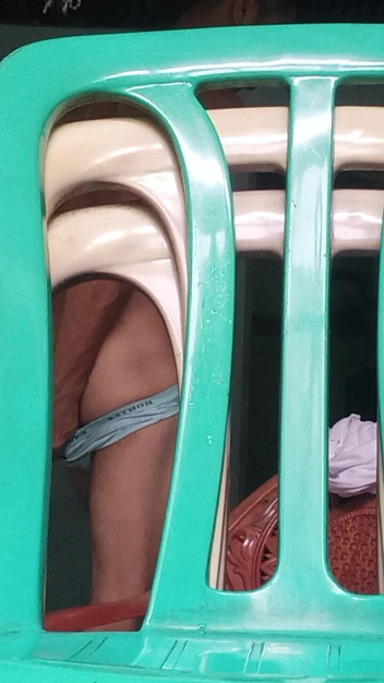 AdmHell: 俺は大きなチンコを持っている しおれたチンコは緊張する