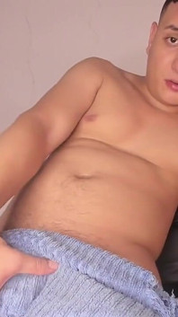 Convenci meu vizinho bissexual ativo com namorada a deixar meu pau ser enfiado no cu dele e aceitar