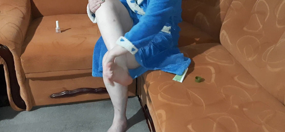 Vik_All: Accidental Flash of Stepmoms Pussy