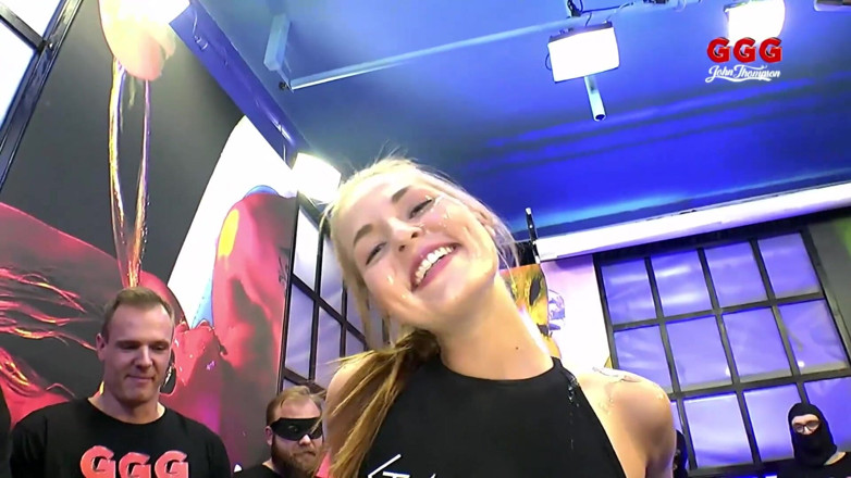 GGG John Thompson Studio: Ggg John Thompson germană îi place să mănânce Spearm