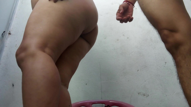 Valkyrieandluigy: Une femme mariée suce délicieusement