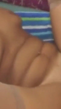 Blonďatá MILF tvrdě stříká během intenzivního lízání kundičky