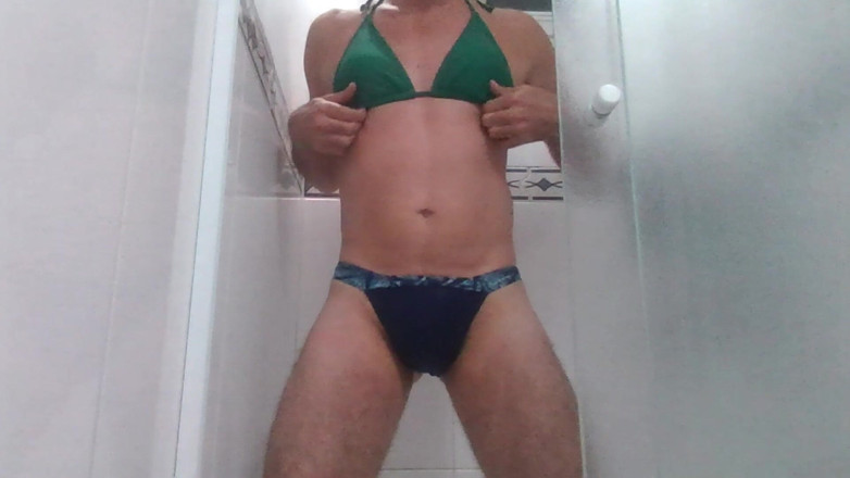 Alan Long: Shaving the Ass in the Shower for You!