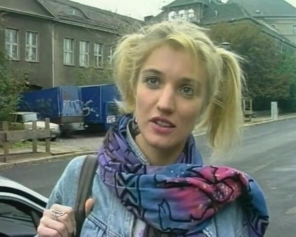YOUR FIRST PORN: La douce Mary aime un peu plus grande