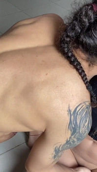 VELKÁ LATINSKOAMERICKÁ MILF MĚ VZALA K SOBĚ DO BYTU POTÉ, CO JSEM JI OBJEVIL! - Porno ve španělštině