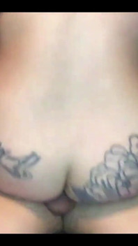 Zopilotes - puta morena gruesa en el coño de rejilla follada duro después de twerking, chupando, recibiendo montura y montando es la cara