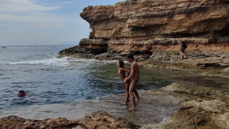 Magia Rosa: 潜水员在海滩上观看我们啪