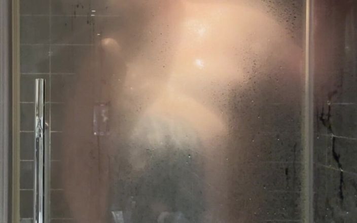BigBearFrankfurt: Masturbation sous la douche