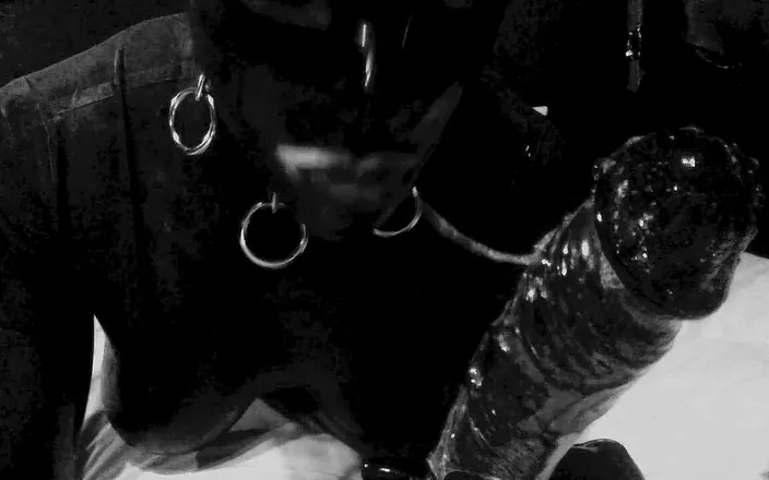 Kali Futa: Latex anal wand masturbation