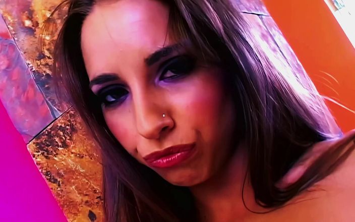FapFlare: Lindsey Meadows fait du dirty talk en prenant l’énorme bite...