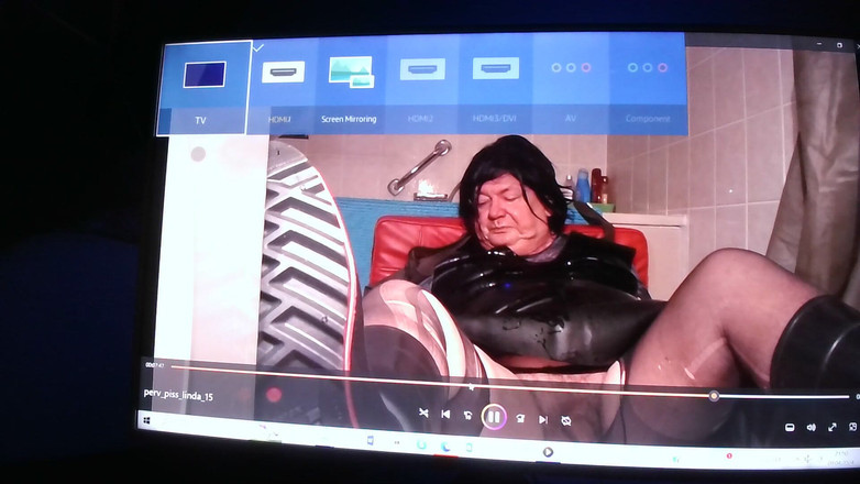 Linda Gumlin: Bizzarre Piss Klepperhexe Bessy, Arte Fetichista por Linda Gumlin