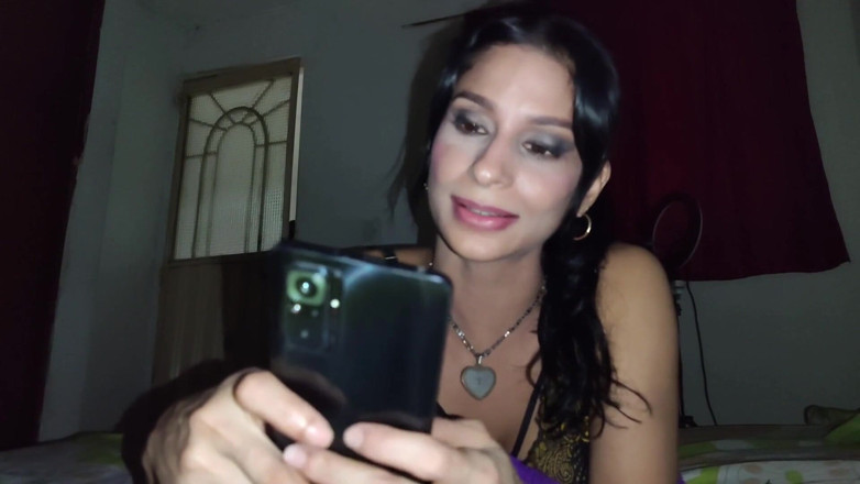 AmbargirlHot: Madres qué estas haciendo en mi habitación semidesnude - te avergüenza...