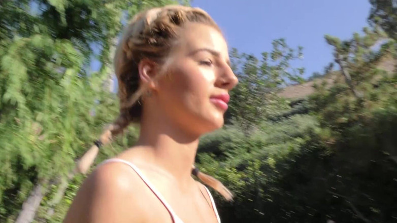 Perv Milfs n Teens: Bella rose wird von ihrem stiefvater beim masturbieren erwischt, damit...
