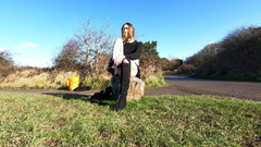 The Midnight Minx: Crossdresser dengan rok pleated 8 inci, lanjut..