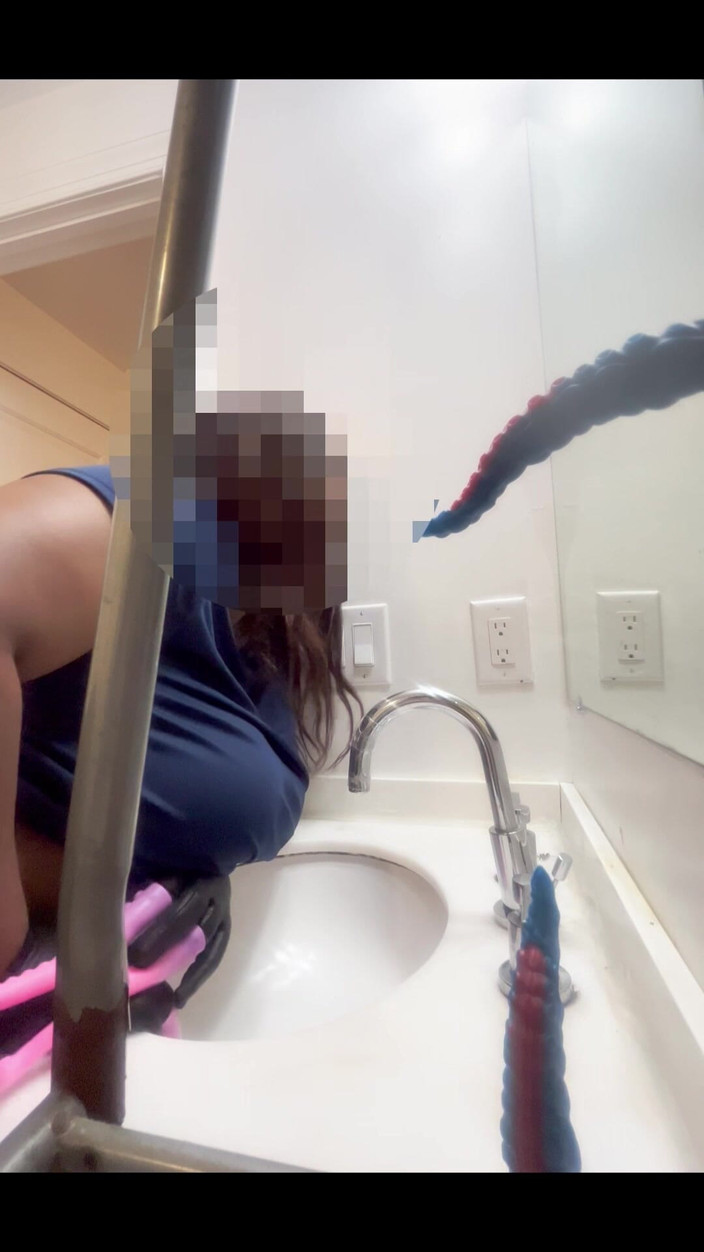 Anye Meshell: Je me fais baiser lentement par des extraterrestres !