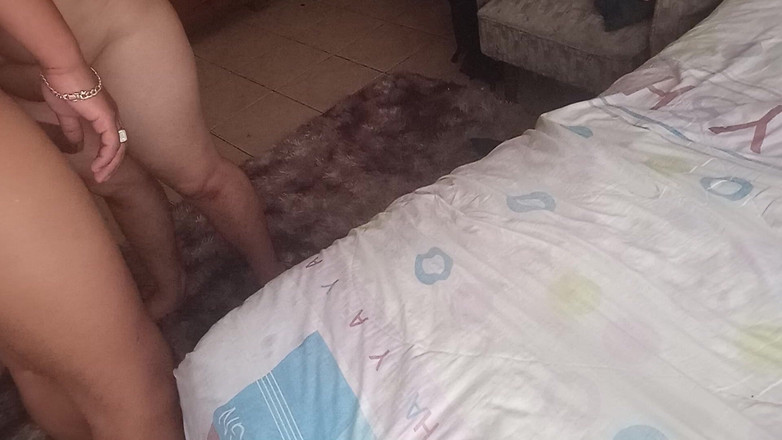 E-Alfa: Zezadu, moje kamarádka mi konečně dává její zadek, postříkané mléko...