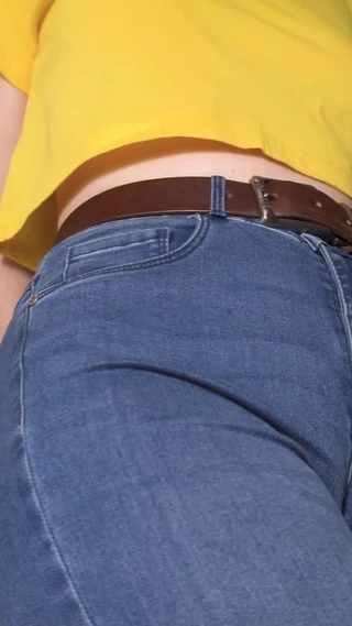 Teasecombo 4K: Sexy MILF Teasing Her Big Cameltoe in Tight Blue Jeans