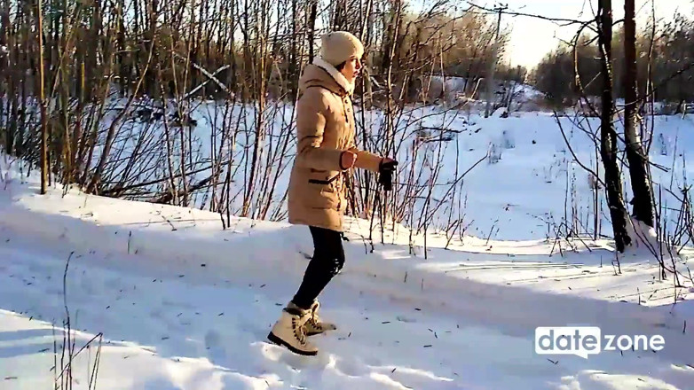 Datezone: Amateur Outdoor Last Winter Blowjob