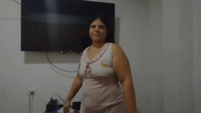 Adribella69: Perverse stiefmutter masturbiert, während ihr stiefsohn ihre stiefschwester fickt