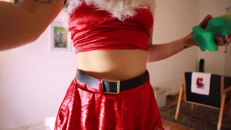 Pipaypipo: Putting a Christmas Tree in My Ass