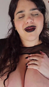 Latina Goth šuká paroháče BF se svými nejlepšími přáteli, a zničí jeho orgasmus - nepřetržité ponížení!