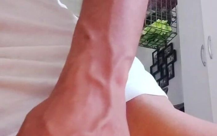 Costiro: Đồng tính nghiệp dư