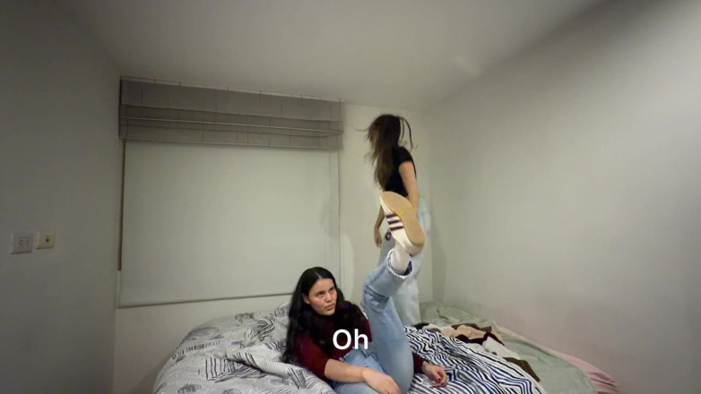 scarlettandc: We hebben plezier met spelen in bed om te springen