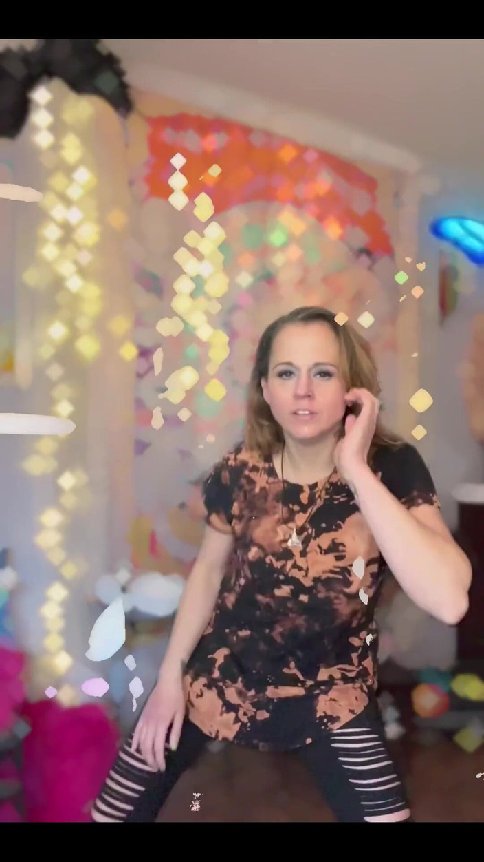 Suzy Wylde: Máy bay bà già khiêu vũ!