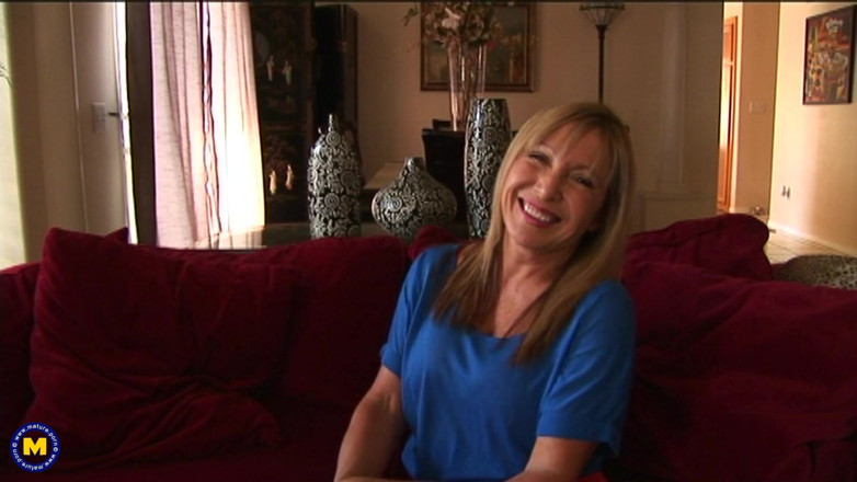 Mature NL: 50 år gammal amerikansk MILF Luna Azul leker med sina stora...