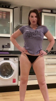 Sophie James Ko Kerry dengan tetek 34jjnya yang besar