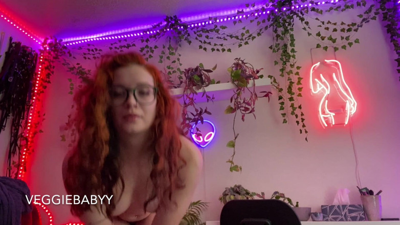 Veggiebabyy: Poison Ivy Strip Tease and Virtual Fuck