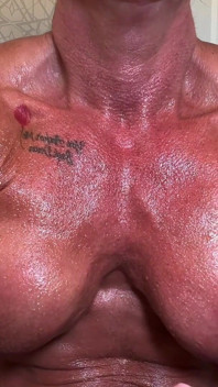 Kandy kommandon din otäcka stroke: olja blöt flexning JOI