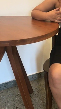 Genç sekreter patronu tarafından bu ofis odasında sert sikişle cezalandırılıyor