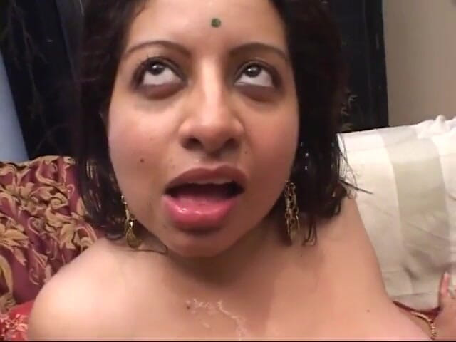 Hot Sex Party: Plump Indian honey with nice boobs sucks and fucks two...