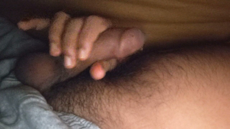 MyBigDick100: Sikimden döl öncesi suyu sikişme sesi çıkarıyor
