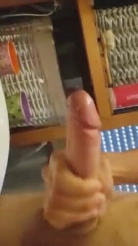 Horny gay: Zakar besar dengan pancutan mani besar mahu berkongkek