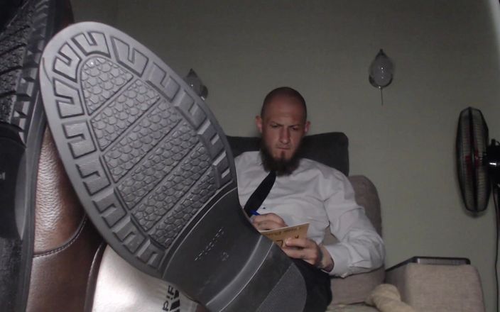 Hunky time: Cum and Foot Fetish