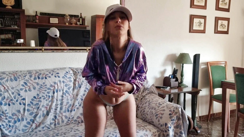 Latinascachondas: 四个宝贝移动她们的屁股来热身鸡巴