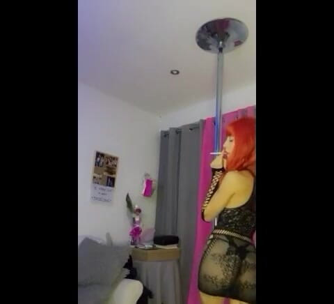 FANS OF SOFIA SWEETSECRETT: Kamu mau striptisku nggak? oleh Sofia Sweetsecrett