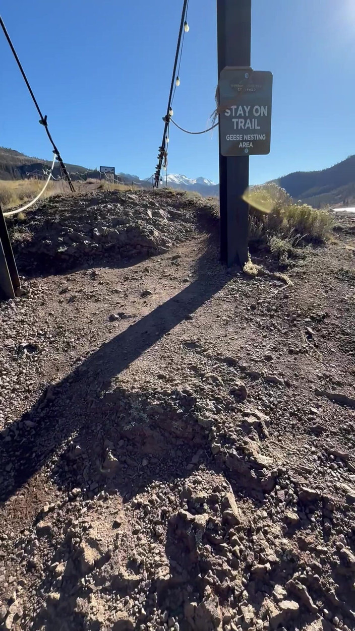 Dahlia Wolf: Foot fetiš venkovní přechod mostu