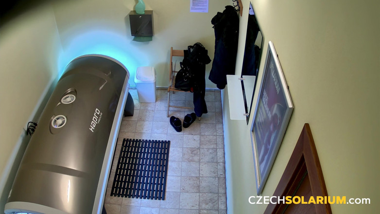 Czech Solarium: チェコのソラリウム29:剃られた秘部がカメラの全注意を引く