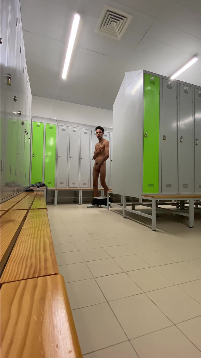 Leandro e Asafe: Masturbando no vestiário da empresa