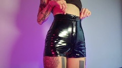 TattoedGirl666: Латексные шорты