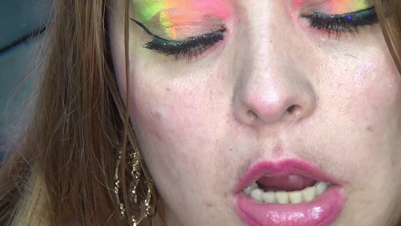 Angel eyes studio: Sangat Panas!! Saya Menelan Banyak Cincin Permen Besar!!