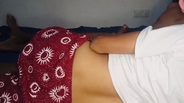 Sadu: Srilanka roztomilý pár tvrdě šuká leka v ložnici její nevlastní matku